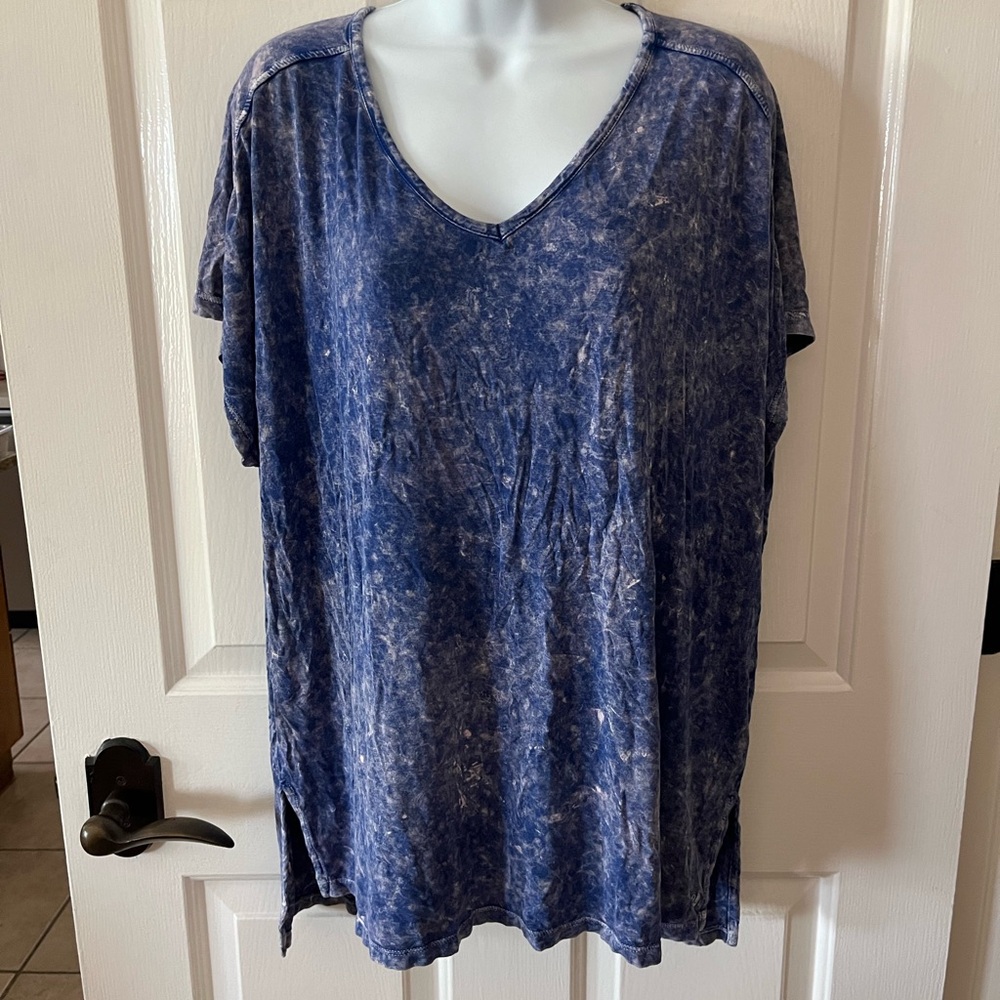 Lifeworx by Gloria Vanderbilt shirt blue tag is cut L women’s
